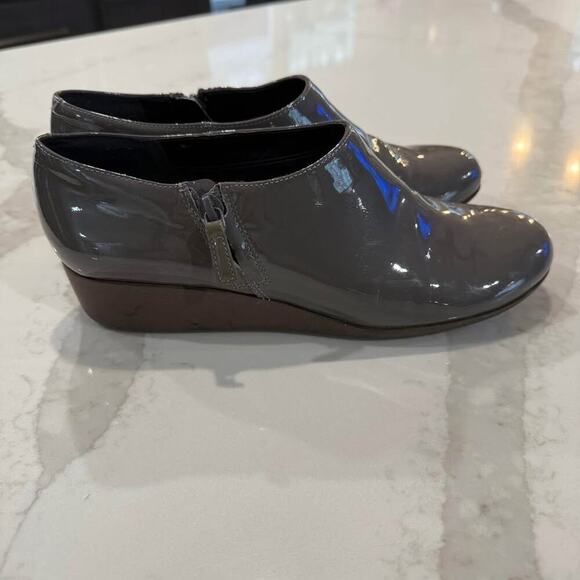 Cole Haan Grand Shoes Womens Size 9 Gray Patent Leather Waterproof Wedge Booties - Picture 3 of 8